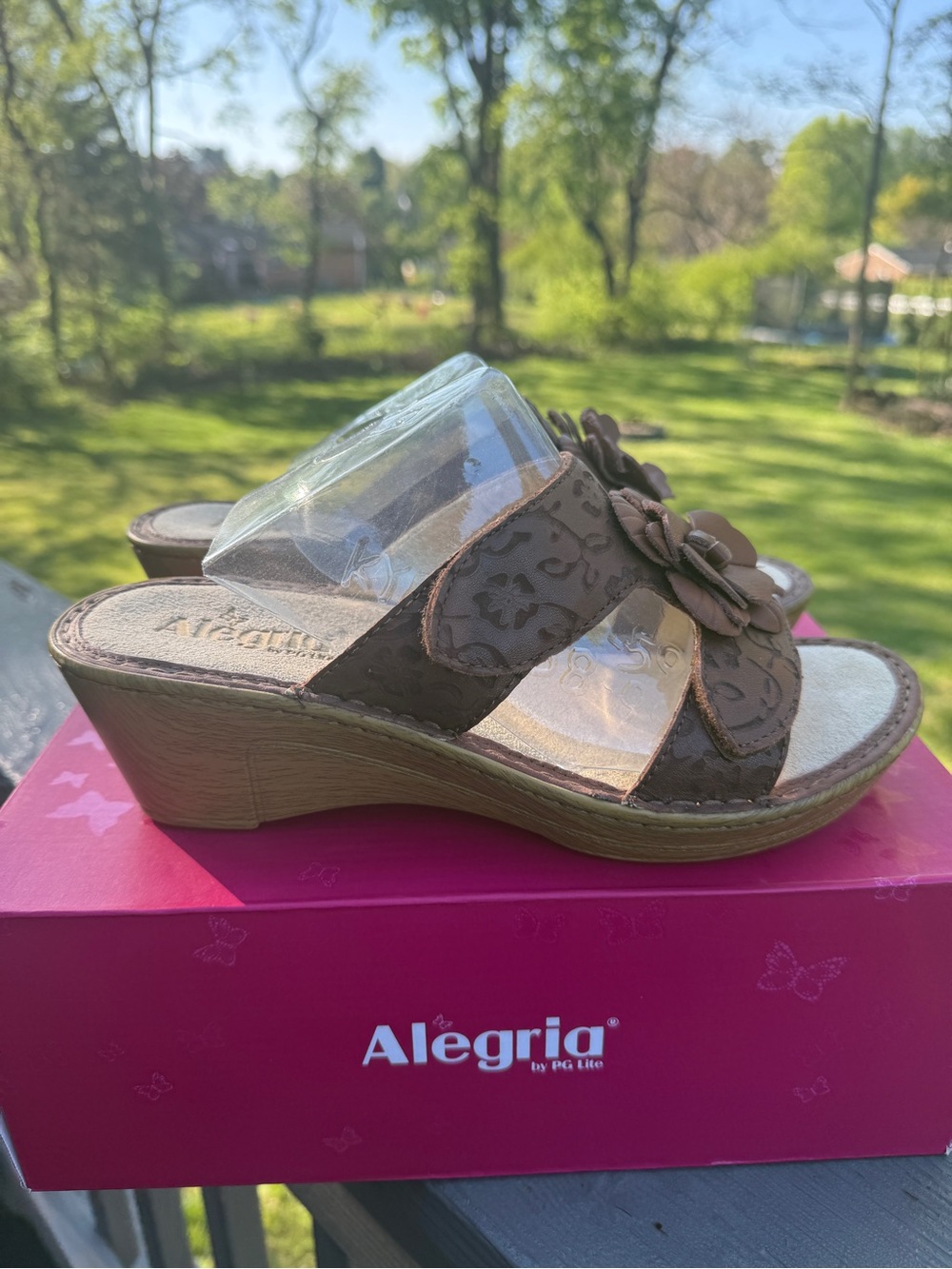 Alegria Lana Leather Floral Slide Wedges (European Size: 39 / U.S. 9)(NIB)